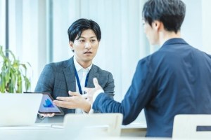 銀行融資の金利は交渉できる？金利の相場と低金利で借りるコツ・金利の計算方法を解説